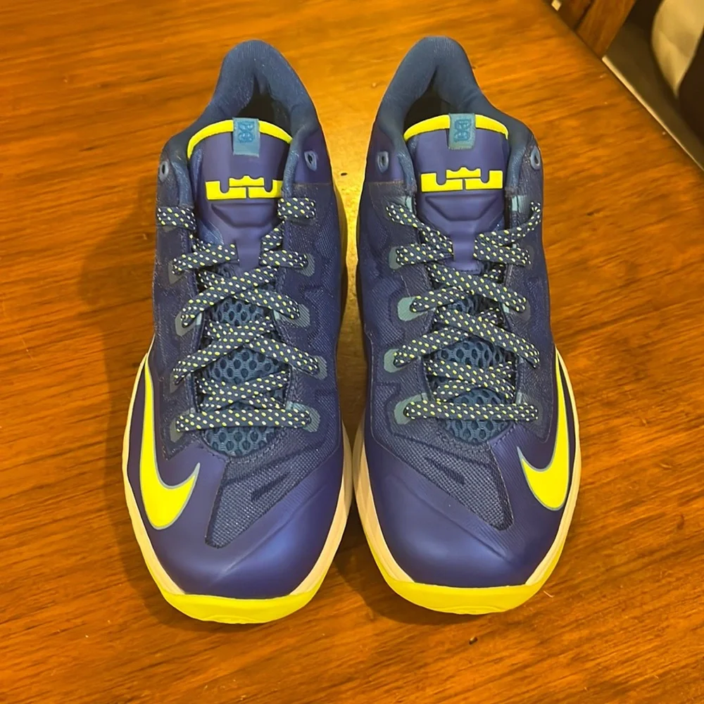 Nike Lebron XI Low Shoes Sneakers 644534 400 Boys Girls Youth Size 5.5Y Size 5.5